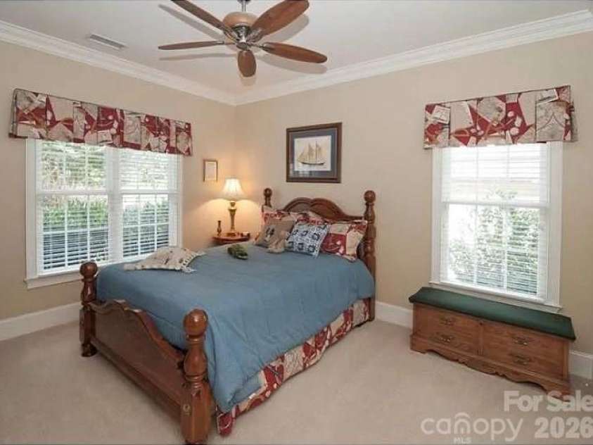122 Upper Oak Drive, Statesville, NC 28625.  MLS# CAR4423893, YatesRealty ID 55076. 