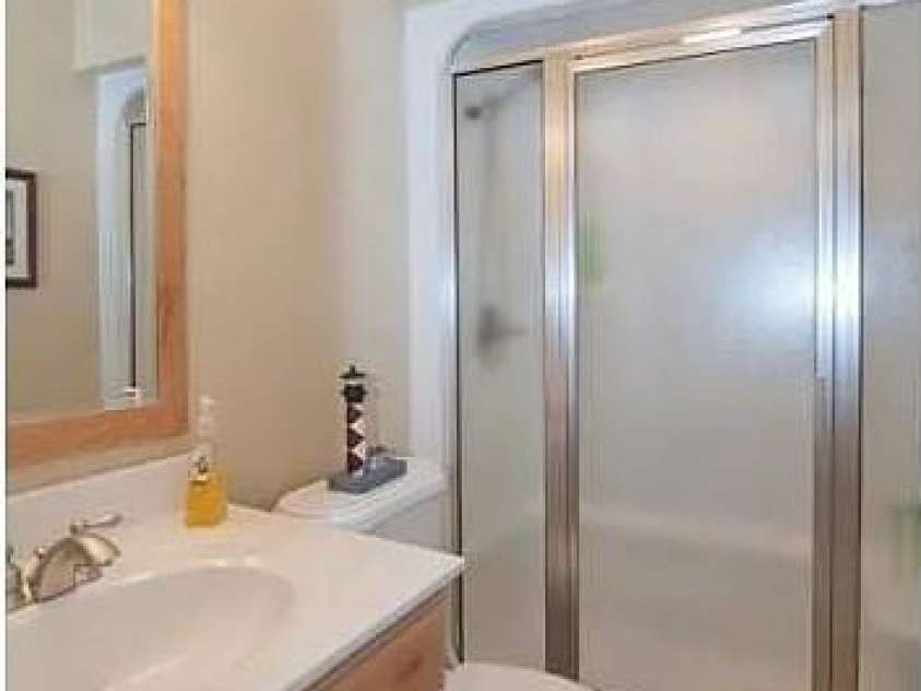 122 Upper Oak Drive, Statesville, NC 28625.  MLS# CAR4423893, YatesRealty ID 55076. 