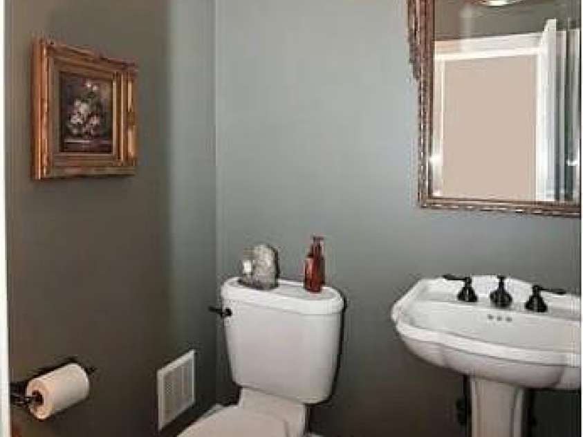 122 Upper Oak Drive, Statesville, NC 28625.  MLS# CAR4423893, YatesRealty ID 55076. 