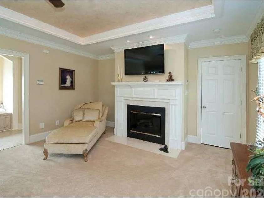 122 Upper Oak Drive, Statesville, NC 28625.  MLS# CAR4423893, YatesRealty ID 55076. 