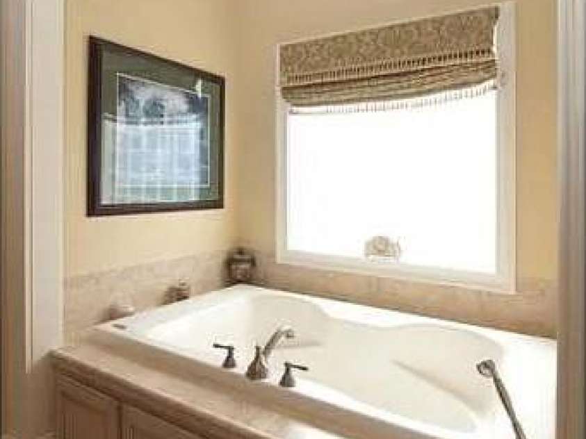122 Upper Oak Drive, Statesville, NC 28625.  MLS# CAR4423893, YatesRealty ID 55076. 