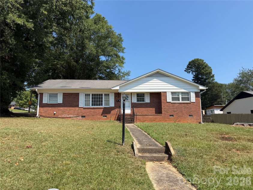 3022 Crescent Lane, Gastonia, NC 28052.  MLS# CAR4432108, YatesRealty ID 55077. 