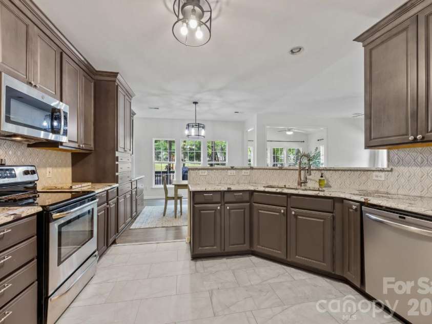 1317 Shimmer Light Circle, Rock Hill, SC 29732.  MLS# CAR4431904, YatesRealty ID 55079. 