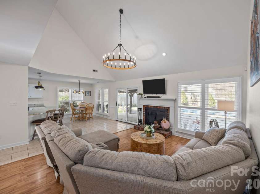 646 Franklin Grove Drive, Mooresville, NC 28115.  MLS# CAR4355154, YatesRealty ID 5508. 