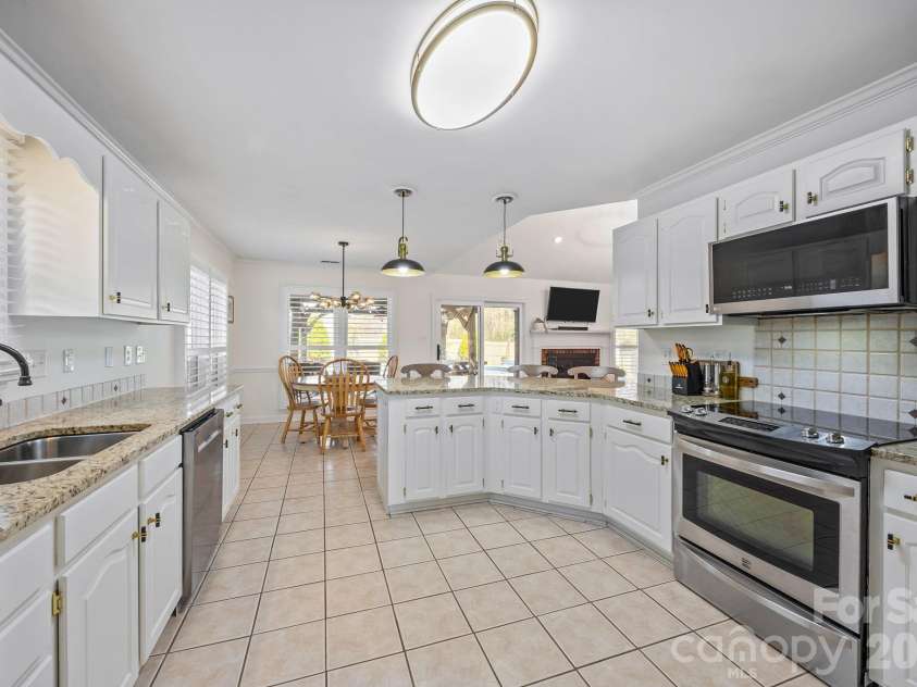 646 Franklin Grove Drive, Mooresville, NC 28115.  MLS# CAR4355154, YatesRealty ID 5508. 
