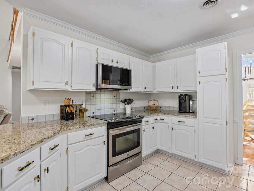 646 Franklin Grove Drive, Mooresville, NC 28115.  MLS# CAR4355154, YatesRealty ID 5508. 