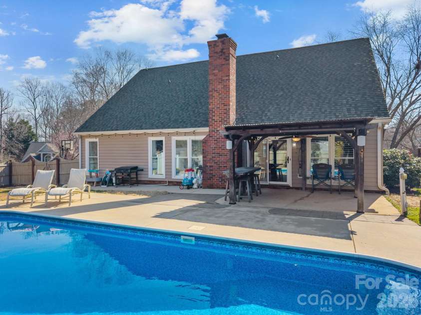 646 Franklin Grove Drive, Mooresville, NC 28115.  MLS# CAR4355154, YatesRealty ID 5508. 