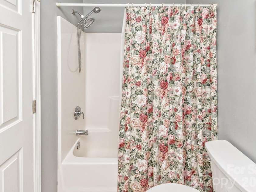 5 Lilac Fields Way, Arden, NC 28704.  MLS# CAR4425374, YatesRealty ID 55081. Ensuite full bath in primary suite