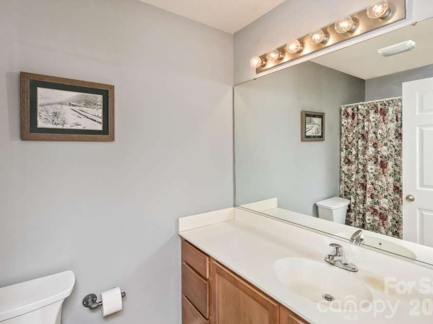 5 Lilac Fields Way, Arden, NC 28704.  MLS# CAR4425374, YatesRealty ID 55081. Ensuite full bath in primary suite
