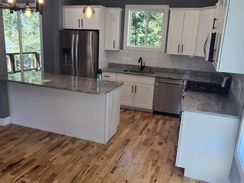 21 Wilmington Street, Asheville, NC 28806.  MLS# CAR4432133, YatesRealty ID 55086. Main level open concept