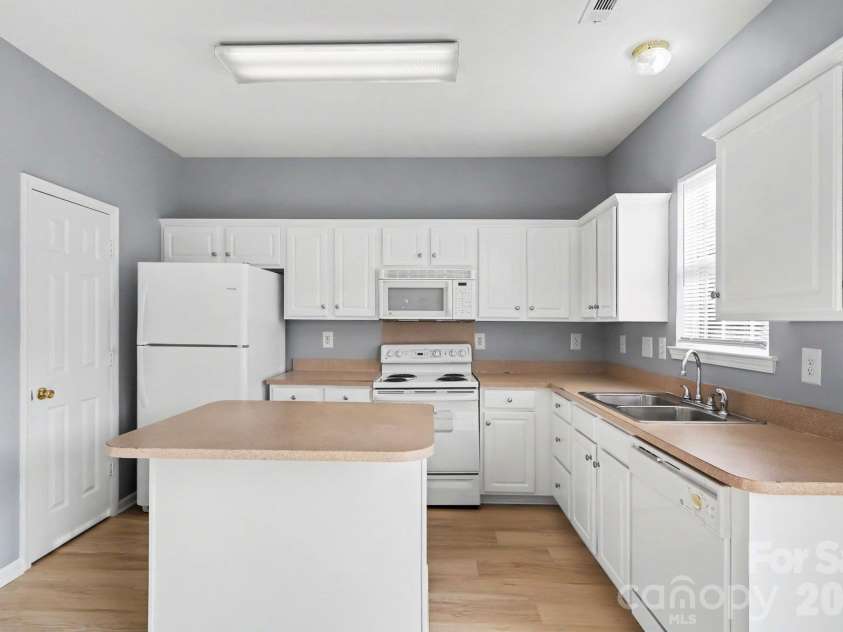 1231 Joannas Court, Charlotte, NC 28214.  MLS# CAR4431861, YatesRealty ID 55089. 