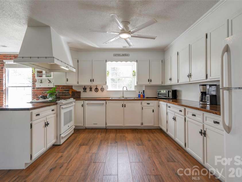 129 Church View Drive, Lawndale, NC 28090.  MLS# CAR4431731, YatesRealty ID 55093. Kitchen