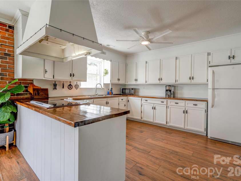 129 Church View Drive, Lawndale, NC 28090.  MLS# CAR4431731, YatesRealty ID 55093. Kitchen