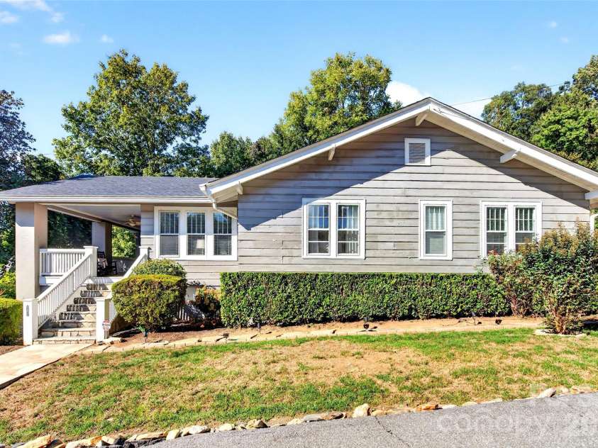 26 Hillside Drive, Marion, NC 28752.  MLS# CAR4430490, YatesRealty ID 55094. 