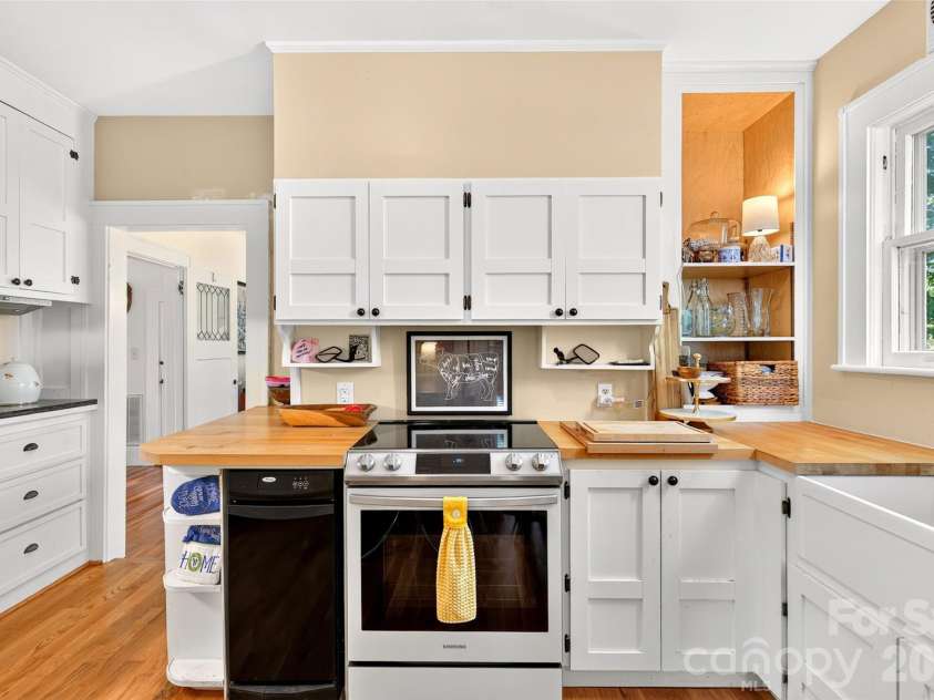 26 Hillside Drive, Marion, NC 28752.  MLS# CAR4430490, YatesRealty ID 55094. 