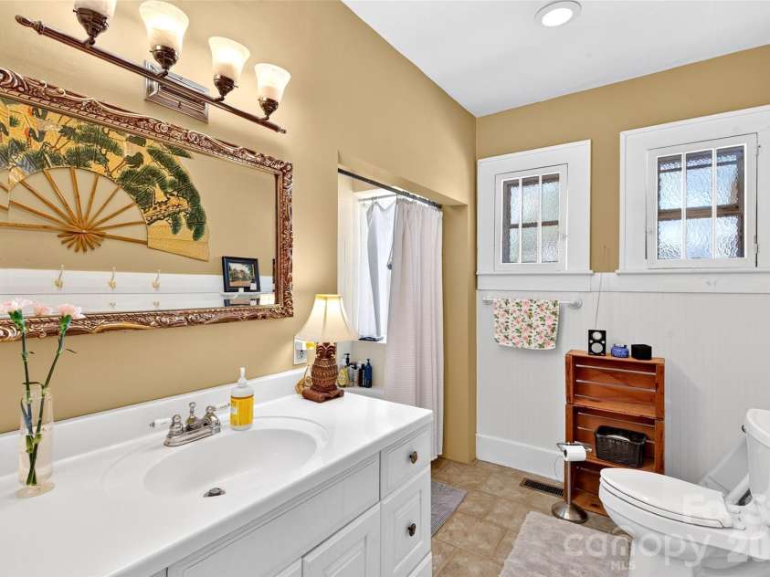 26 Hillside Drive, Marion, NC 28752.  MLS# CAR4430490, YatesRealty ID 55094. 