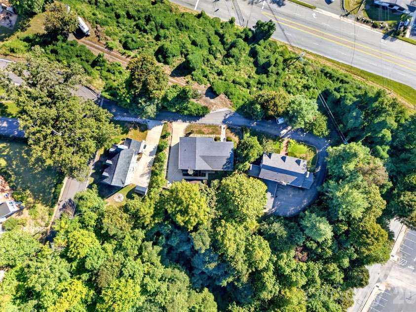 26 Hillside Drive, Marion, NC 28752.  MLS# CAR4430490, YatesRealty ID 55094. 