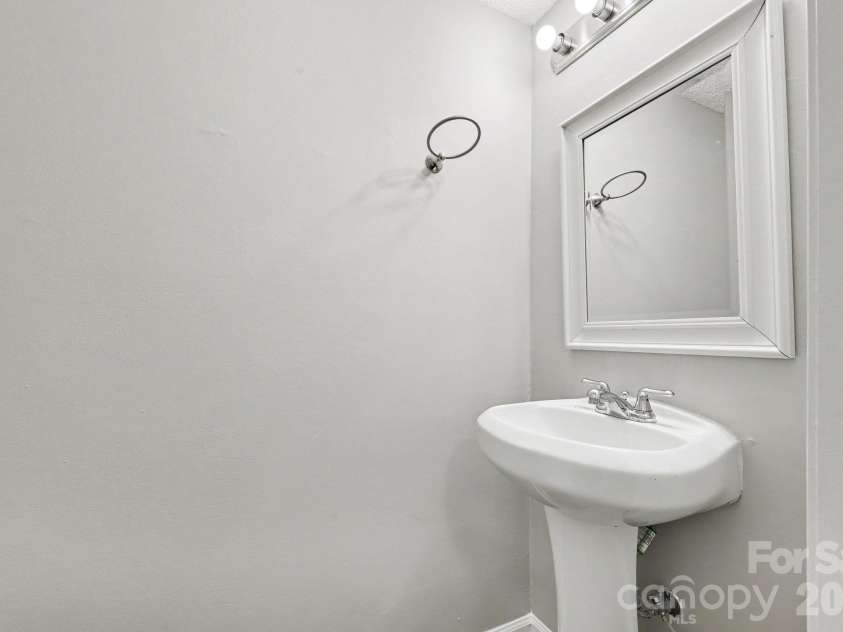 11059 Hunter trail Lane, Charlotte, NC 28226.  MLS# CAR4429978, YatesRealty ID 55095. 