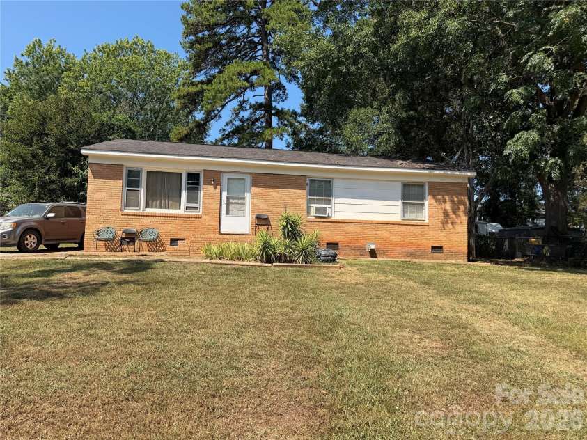 679 Winston Drive, Gastonia, NC 28052.  MLS# CAR4432155, YatesRealty ID 55098. 