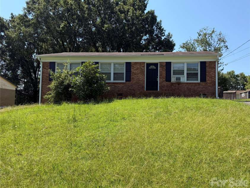 3025 Matthews Drive, Gastonia, NC 28052.  MLS# CAR4432158, YatesRealty ID 55099. 