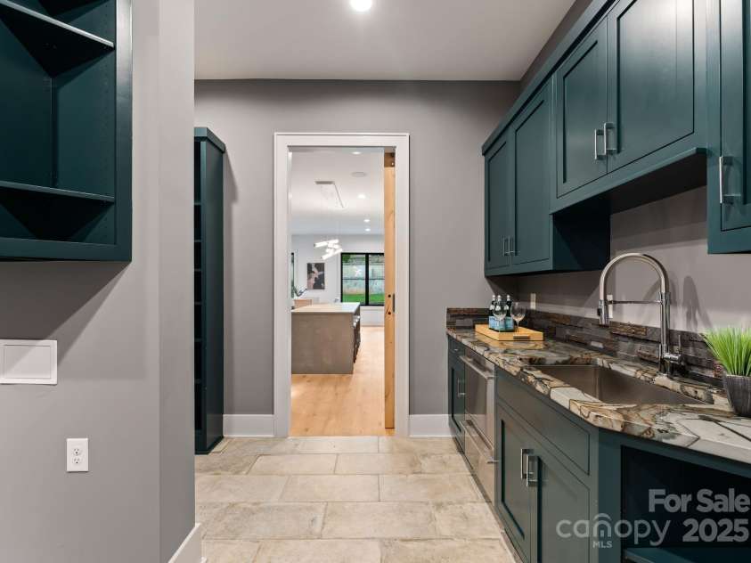 3416 Windsor Drive, Charlotte, NC 28209.  MLS# CAR4307597, YatesRealty ID 551. 