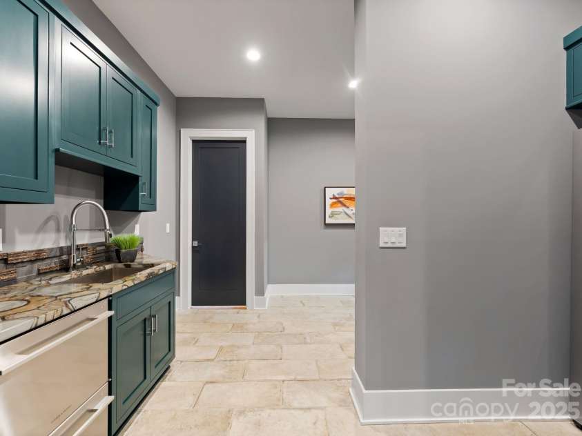 3416 Windsor Drive, Charlotte, NC 28209.  MLS# CAR4307597, YatesRealty ID 551. 