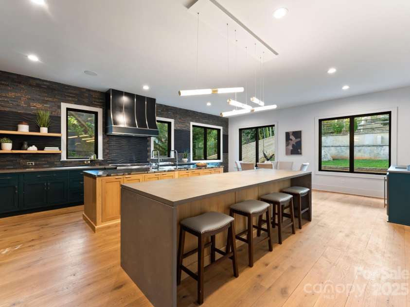 3416 Windsor Drive, Charlotte, NC 28209.  MLS# CAR4307597, YatesRealty ID 551. 