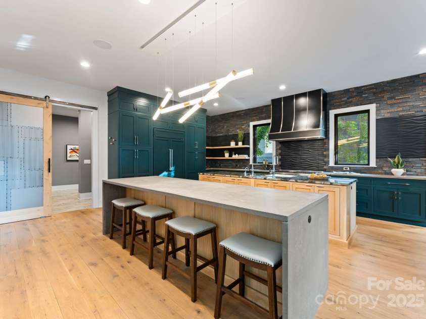 3416 Windsor Drive, Charlotte, NC 28209.  MLS# CAR4307597, YatesRealty ID 551. 