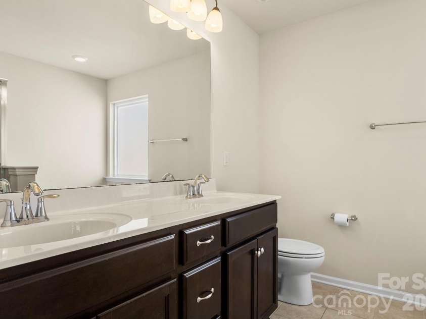 1278 Hideaway Gulch Drive, Fort Mill, SC 29715.  MLS# CAR4337498, YatesRealty ID 5510. Primary bathroom