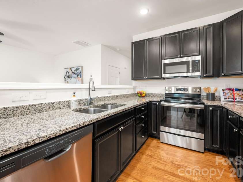13611 Browhill Lane, Charlotte, NC 28278.  MLS# CAR4431970, YatesRealty ID 55100. 