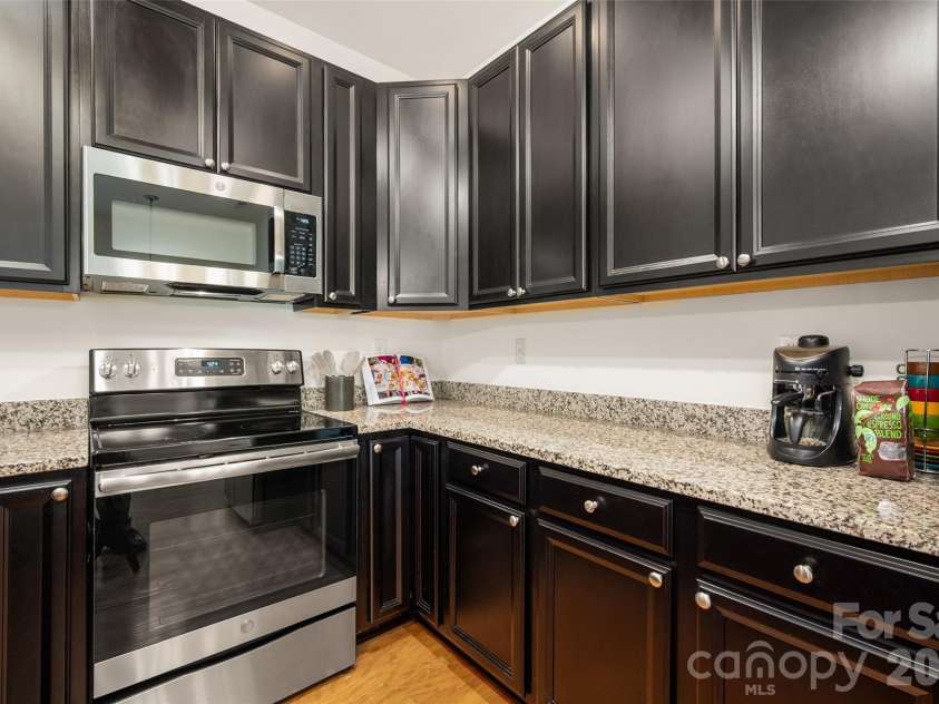 13611 Browhill Lane, Charlotte, NC 28278.  MLS# CAR4431970, YatesRealty ID 55100. 