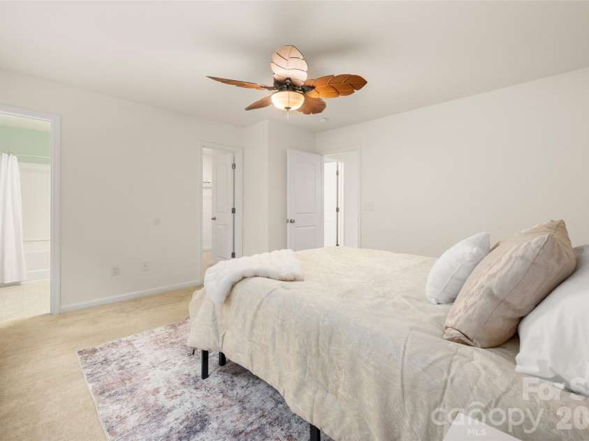 13611 Browhill Lane, Charlotte, NC 28278.  MLS# CAR4431970, YatesRealty ID 55100. 