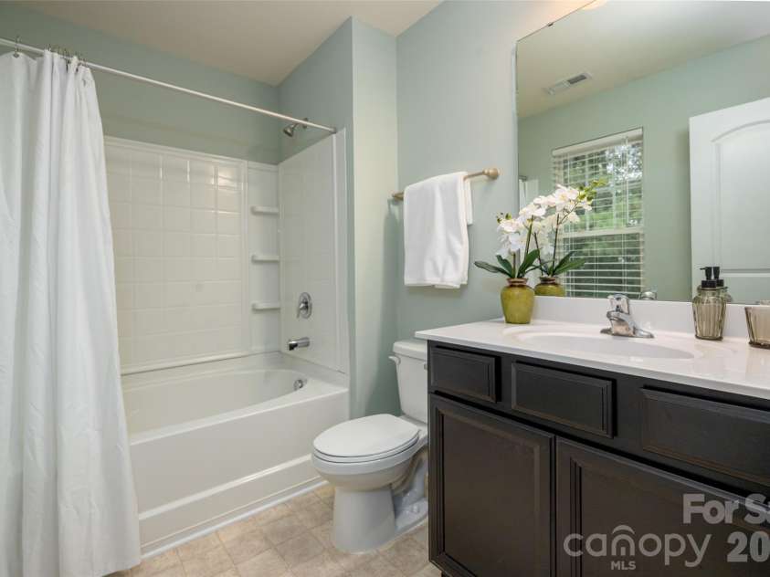 13611 Browhill Lane, Charlotte, NC 28278.  MLS# CAR4431970, YatesRealty ID 55100. 