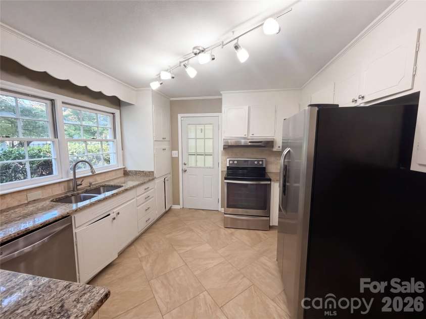 3309 Gardner Park Drive, Gastonia, NC 28054.  MLS# CAR4432163, YatesRealty ID 55102. 