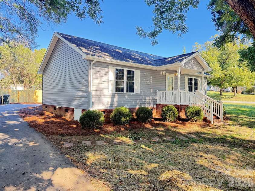 52 Roberta Road, Concord, NC 28027.  MLS# CAR4432169, YatesRealty ID 55103. 