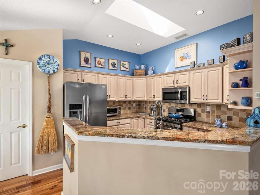 23 Old Applewood Lane, Hendersonville, NC 28739.  MLS# CAR4432097, YatesRealty ID 55107. Kitchen with Gas Range