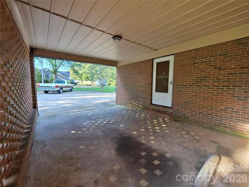 4106 Dallas High Shoals Highway, Dallas, NC 28034.  MLS# CAR4432167, YatesRealty ID 55108. 