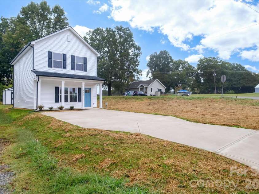 902 Alabama Avenue, Bessemer City, NC 28016.  MLS# CAR4432180, YatesRealty ID 55109. 