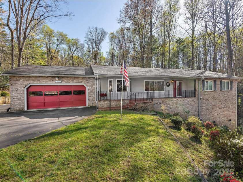 525 Maren Court, Hendersonville, NC 28739.  MLS# CAR4245634, YatesRealty ID 5511. 