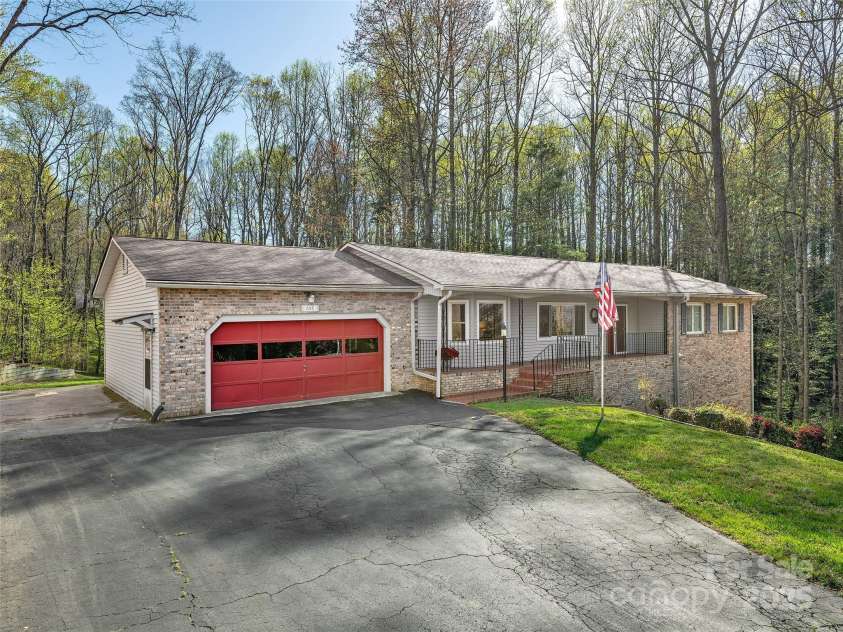 525 Maren Court, Hendersonville, NC 28739.  MLS# CAR4245634, YatesRealty ID 5511. 
