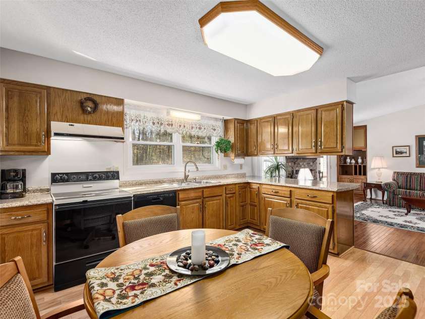 525 Maren Court, Hendersonville, NC 28739.  MLS# CAR4245634, YatesRealty ID 5511. 