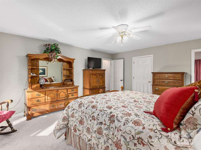 525 Maren Court, Hendersonville, NC 28739.  MLS# CAR4245634, YatesRealty ID 5511. 