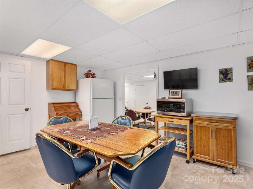 525 Maren Court, Hendersonville, NC 28739.  MLS# CAR4245634, YatesRealty ID 5511. 