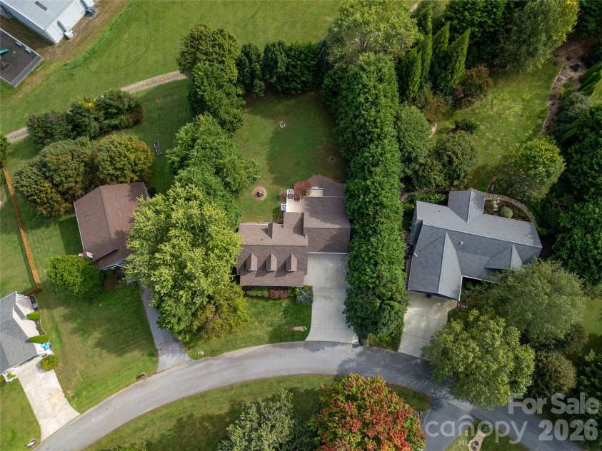 234 High Ridge Drive, Mills River, NC 28759.  MLS# CAR4431483, YatesRealty ID 55110. 