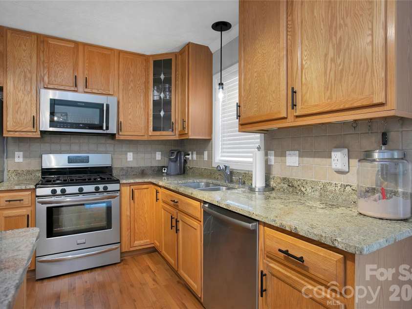 234 High Ridge Drive, Mills River, NC 28759.  MLS# CAR4431483, YatesRealty ID 55110. 