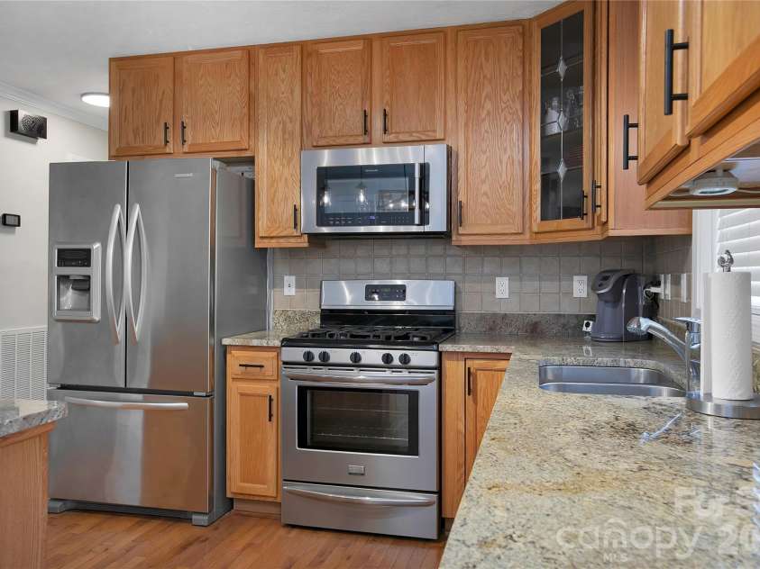 234 High Ridge Drive, Mills River, NC 28759.  MLS# CAR4431483, YatesRealty ID 55110. 