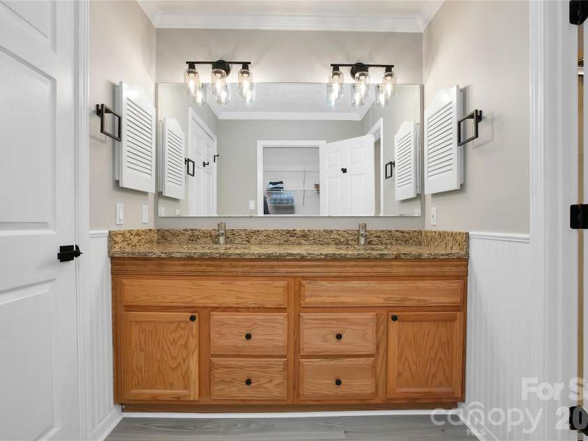234 High Ridge Drive, Mills River, NC 28759.  MLS# CAR4431483, YatesRealty ID 55110. 