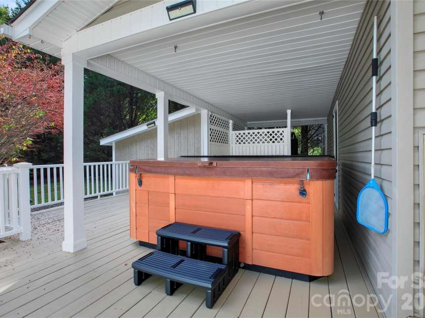 234 High Ridge Drive, Mills River, NC 28759.  MLS# CAR4431483, YatesRealty ID 55110. 