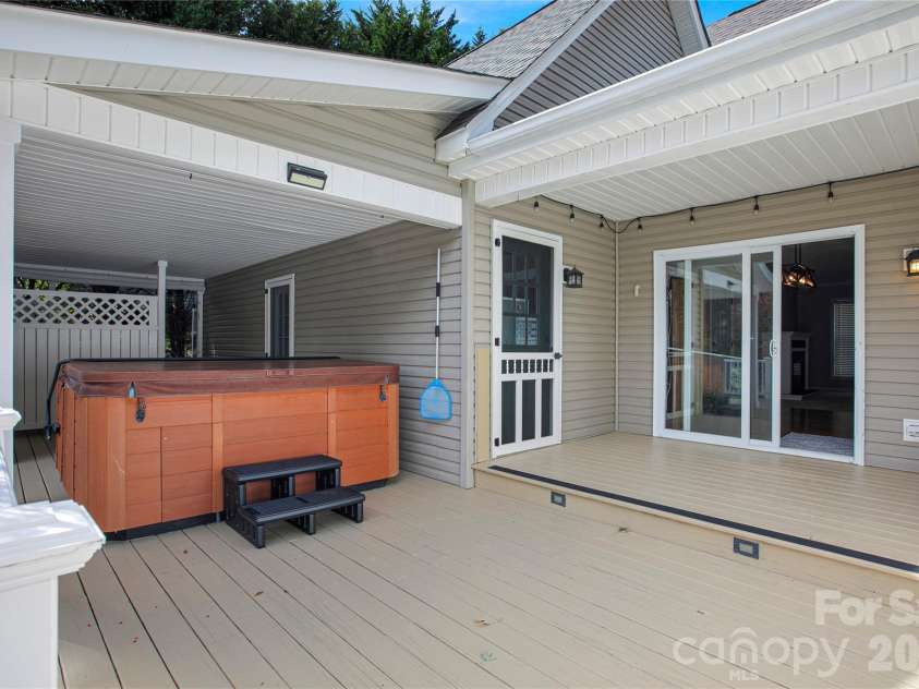 234 High Ridge Drive, Mills River, NC 28759.  MLS# CAR4431483, YatesRealty ID 55110. 