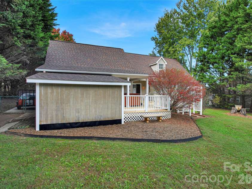 234 High Ridge Drive, Mills River, NC 28759.  MLS# CAR4431483, YatesRealty ID 55110. 